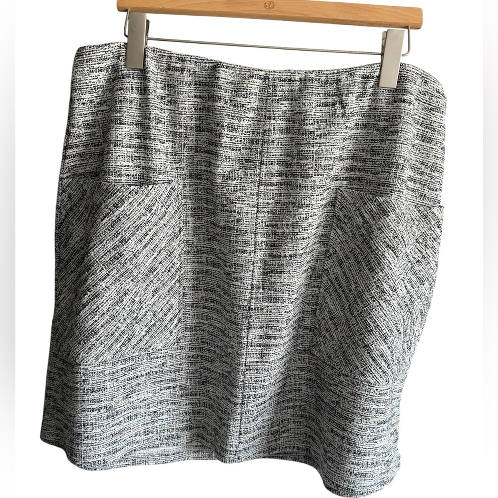 Gilli Black and White Textured Mini Skirt